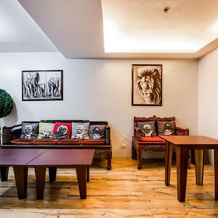 Oyo 136 Regal Residences Кесон Сити Екстериор снимка