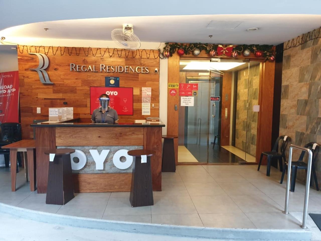 Oyo 136 Regal Residences Кесон Сити Екстериор снимка
